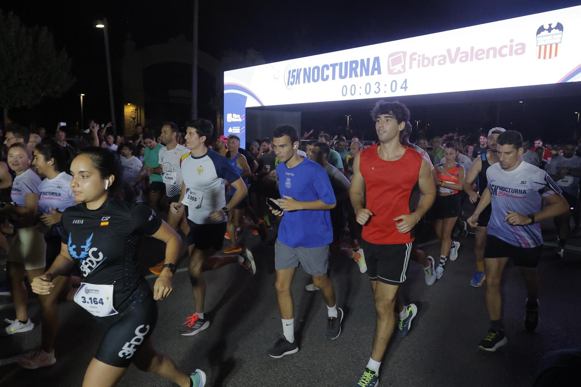 Más de 9.000 participantes toman la salida de la 15K Nocturna Valencia 2023