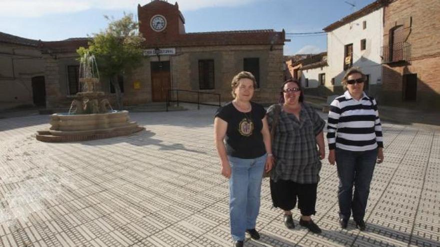 Araceli Alonso, María del Carmen Sánchez y María Mercedes Gamazo.