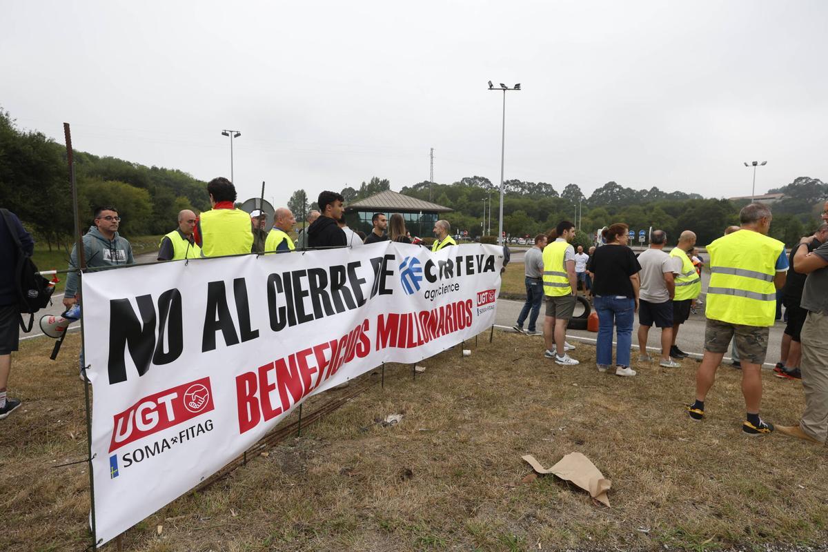 Huelga en Corteva. Desde primera hora de la mañana habrá piquetes informativos en la rotonda de acceso al complejo industrial del valle de Tamón (Dupont)