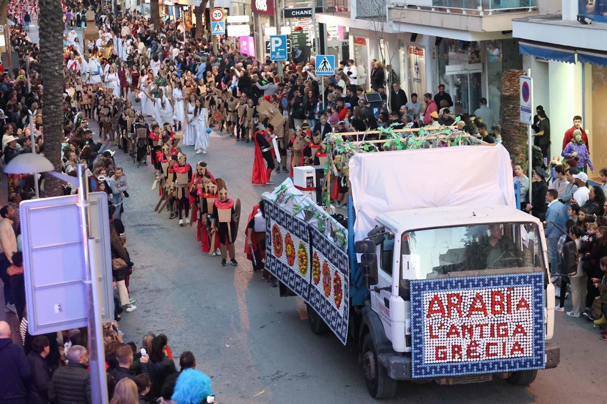 Mira aquí las imágenes de la rúa de Santa Eulària