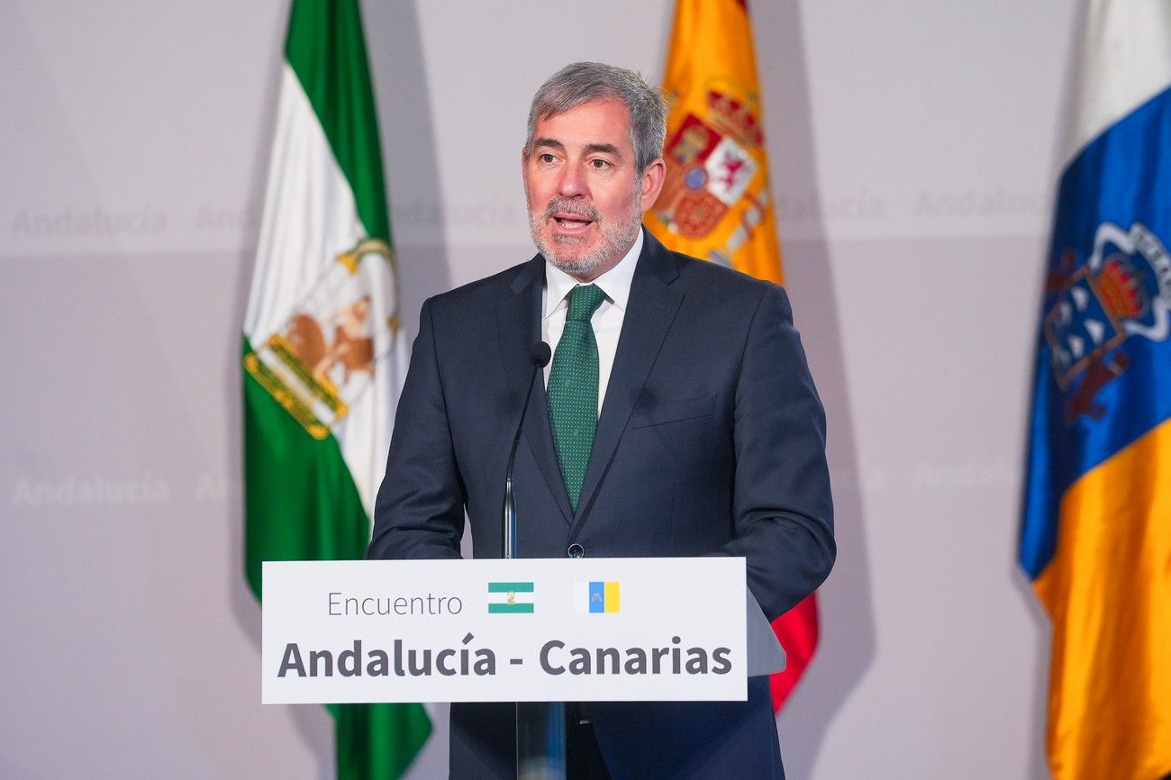 Imagen del encuentro de este miércoles entre los presidentes de Andalucía y Canarias, Juan Manuel Moreno y Fernando Clavijo