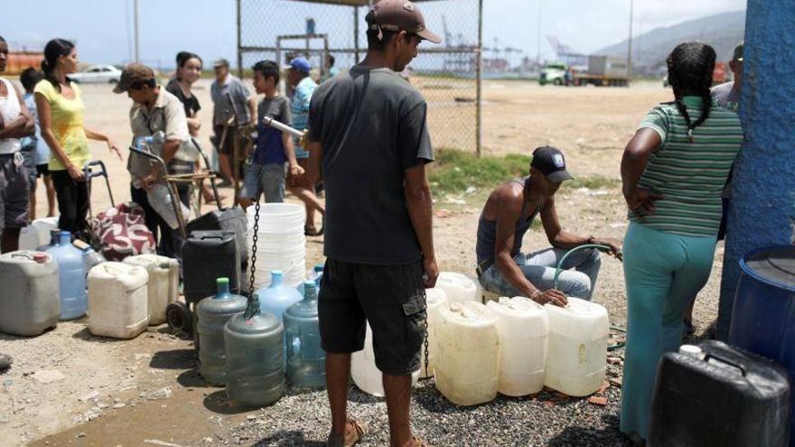 Sin agua y sin luz, sigue el caos en Venezuela tras el peor apagón de su historia