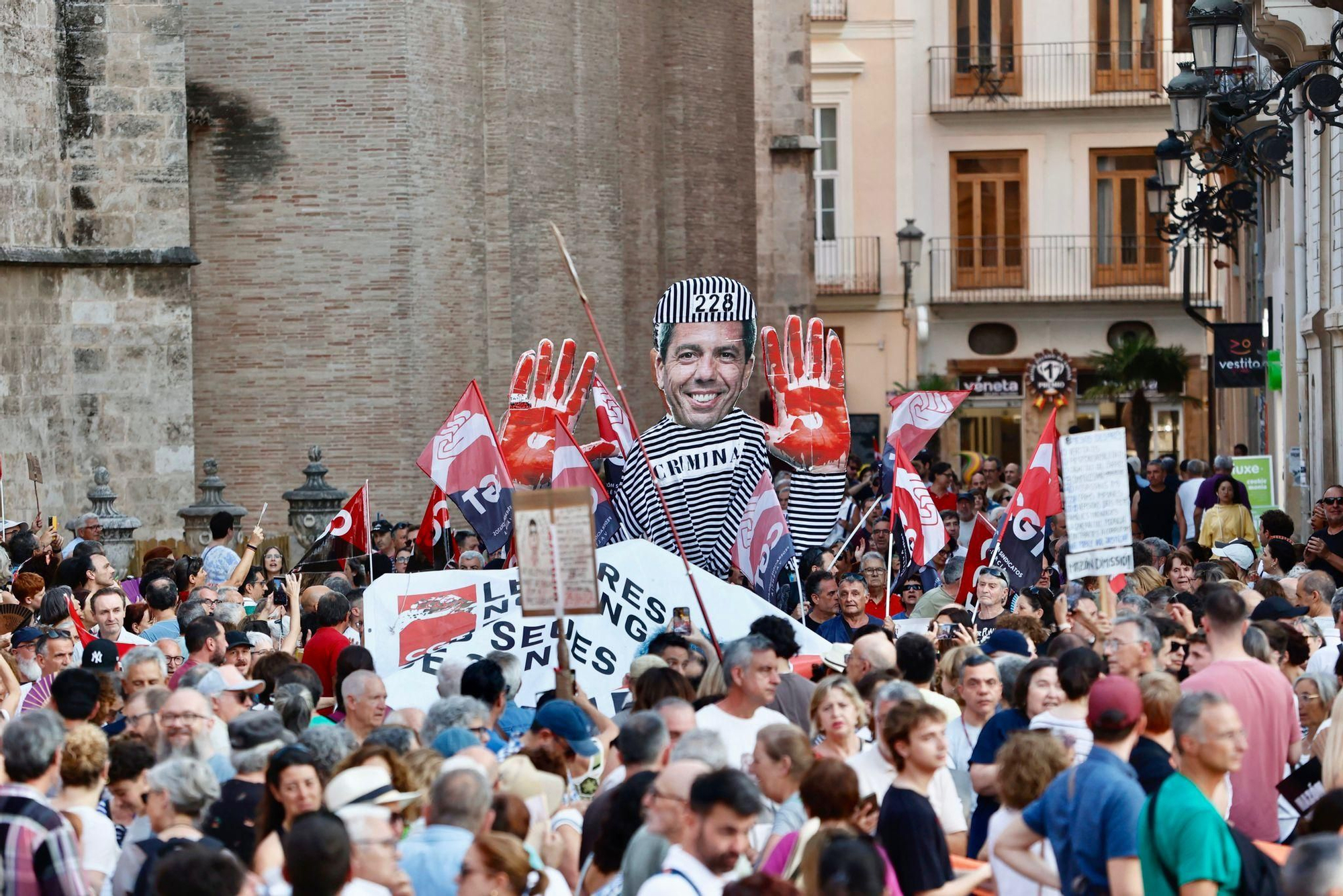 Octava manifestación contra la gestión de Mazón por la dana
