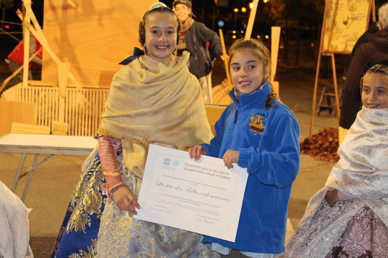 Entrega de los certificados de la Unesco a las Fallas infantiles