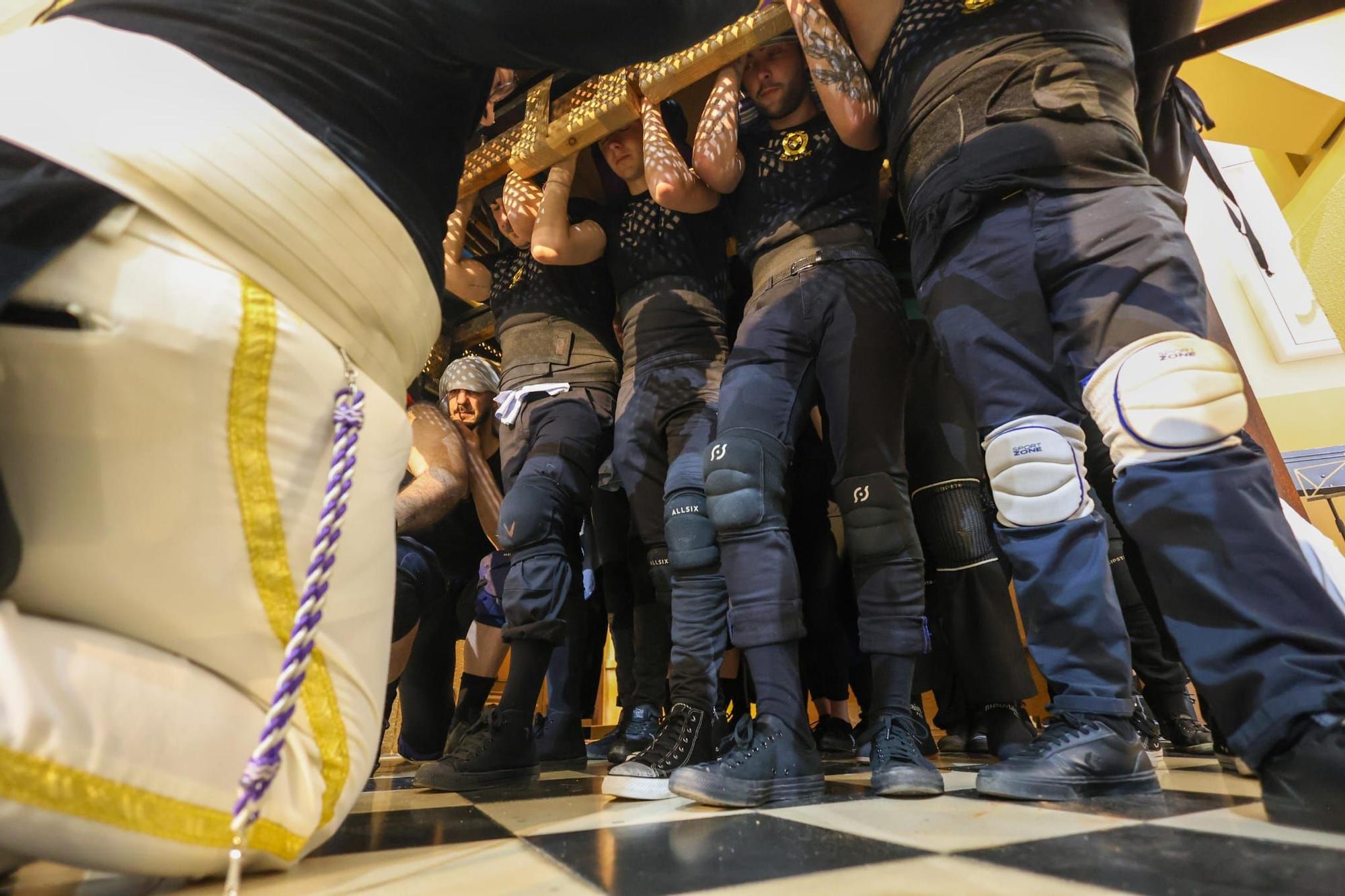 Semana Santa Marinera: La Dolorosa procesiona por el Cabanyal