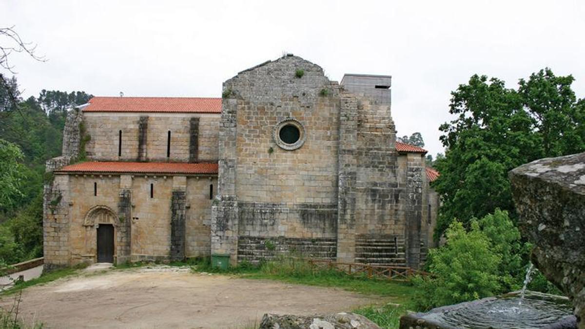 Imagen de los exteriores del Mosteiro de Carboeiro de Silleda.