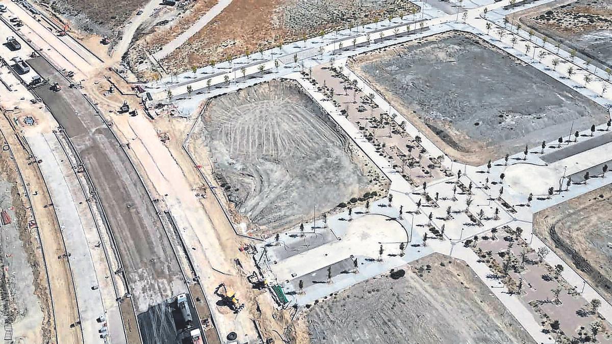 Las obras de Valdecarros vistas desde el aire, con más de 51.000 viviendas en construcción