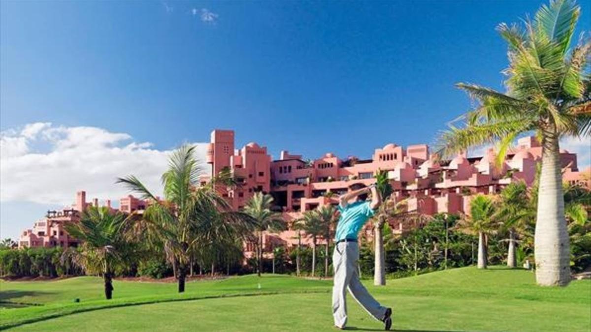 Ritz-Carlton Abama 8Complejo hotelero propiedad de HI Partners.