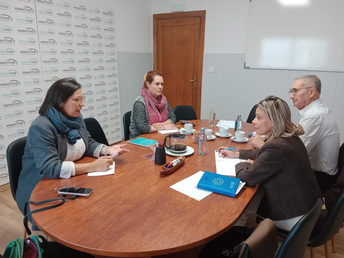 Diputados populares reunidos con representantes de la Unión Cooperativas EspazoCoop