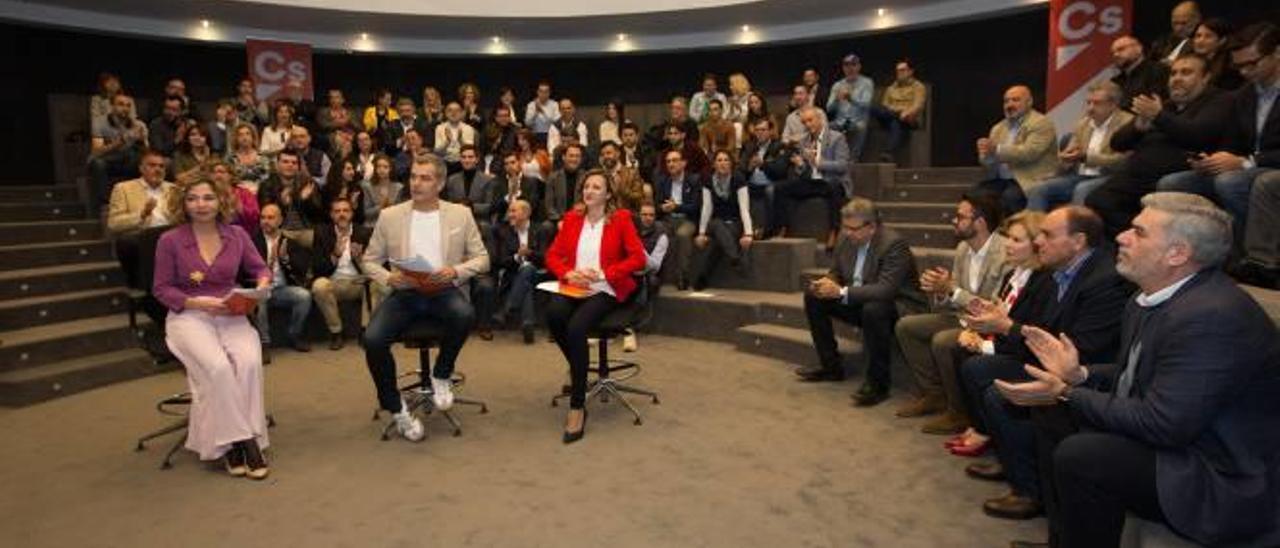 Marta Martín, Toni Cantó y María Quiles presentando su programa en el ADDA.