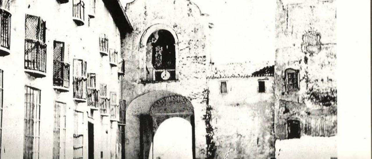 L’antic Portal de València o de l’Àngel
de Gandia, ja desaparegut.