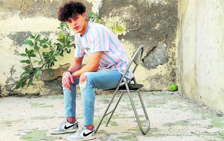 Hassan El Boujaddaini tiene 19 años y vive en uno de los pisos de acogida de Málaga Acoge