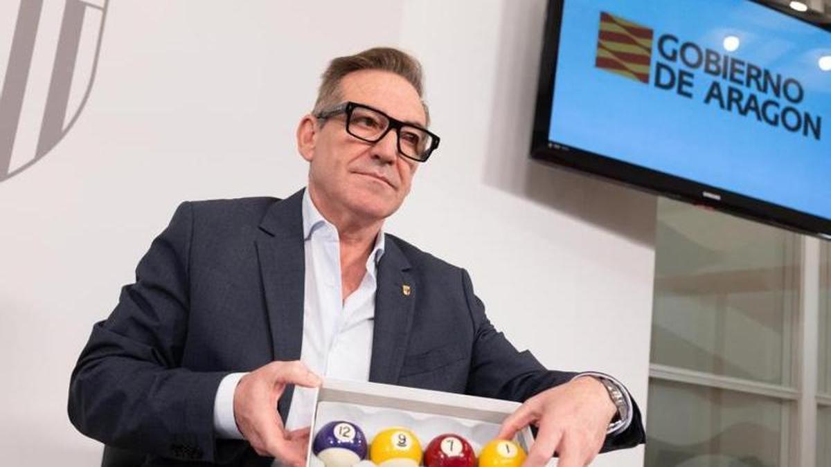 El director general de Planificación, Centros y FP, Luis Mallada, durante el sorteo celebrado este mes.