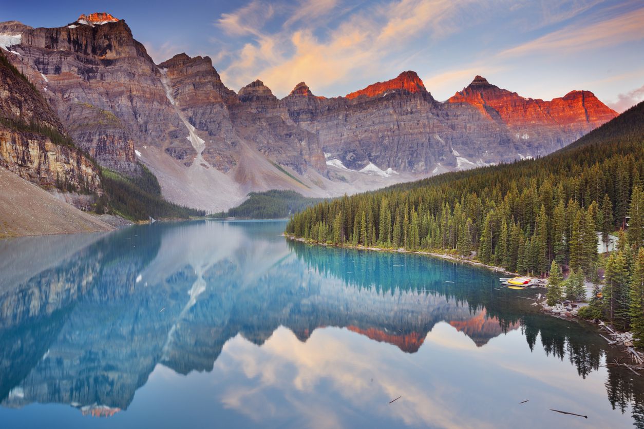 Uno de los grandes santuarios naturales del mundo: parques nacionales con glaciares, ballenas y bosques boreales