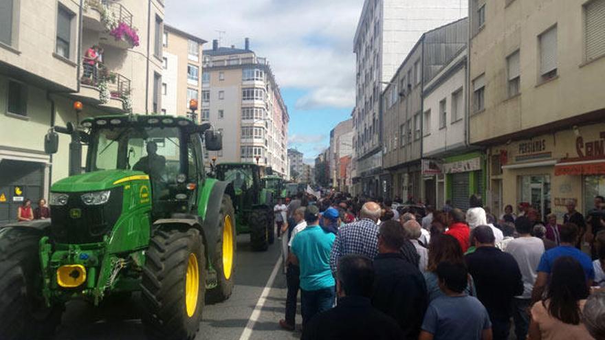 Cientos de tractores llegaron este mediodía a Sarria