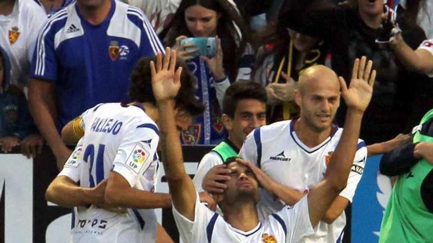 Willian José celebra uno de los goles en Zaragoza.