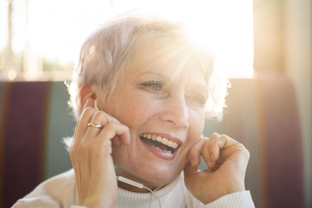 Son muchos los factores que influyen en la salud oral en el adulto mayor.