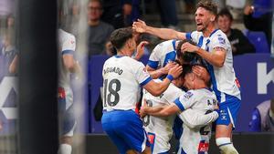 Los jugadores del Espanyol celebran un gol frente al Oviedo