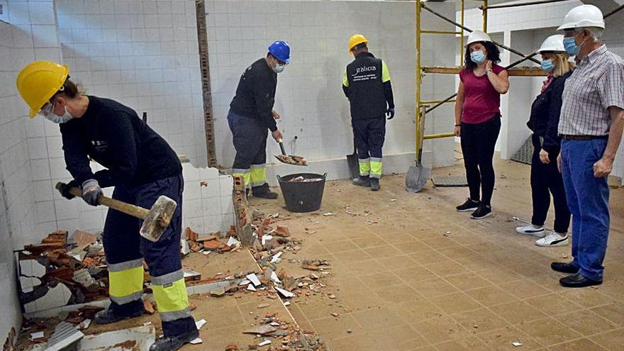 La concejala y el alcalde visitaron a los alumnos.   | //  FDV