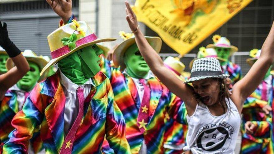Los &#039;blocos&#039; y tríos eléctricos arrasan en el carnaval de Brasil