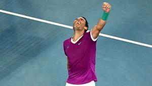 Rafa Nadal celebra su victoria en semifinales del Abierto de Australia ante el italiano Matteo Berrettini