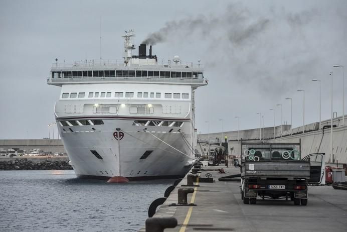 LAS PALMAS DE GRAN CANARIA A 03/07/2017. Nueva terminal operativa de Naviera Armas en el muelle de la Esfinge. FOTO: J.PÉREZ CURBELO