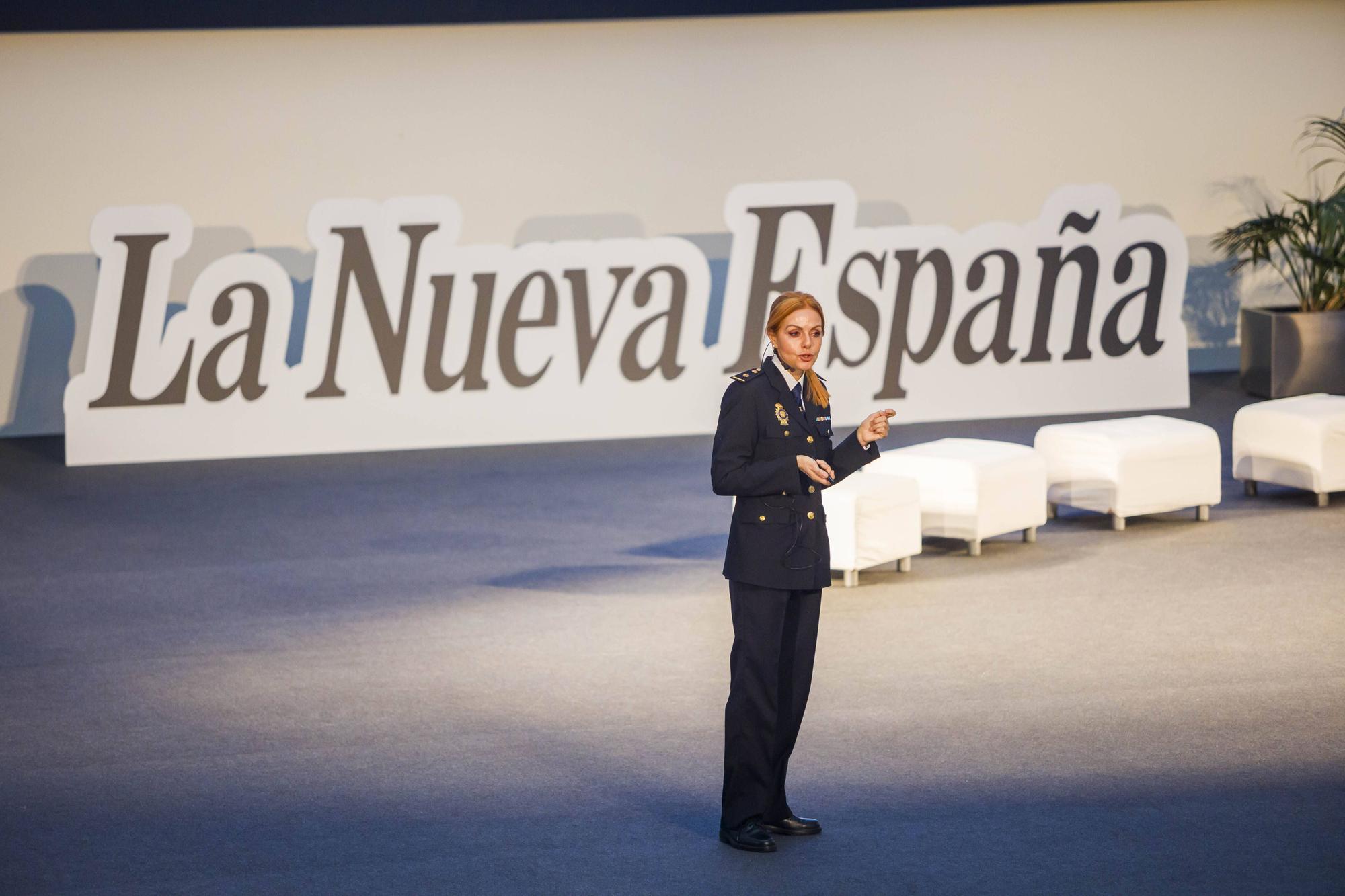 EN IMÁGENES: Así fue la conferencia de la jefa de la Policía Científica de Asturias ante centenares de escolares 

