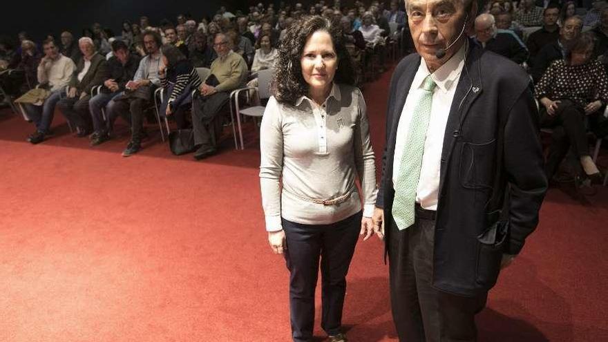 Susana Fernández y Antonio Hernando, ayer en el Club Prensa Asturiana.