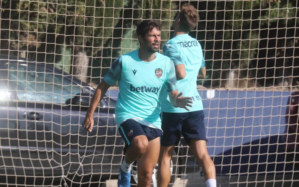 El Levante abre el entrenamiento a los medios