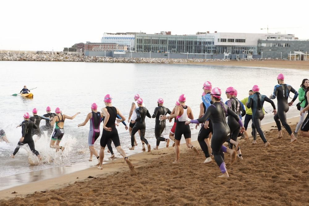 Santander Triathlon Series en la playa de Poniente de Gijón