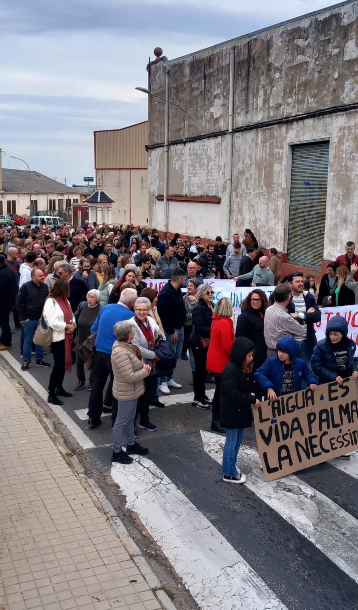 Participantes en la manifestación, en el punto de salidad.