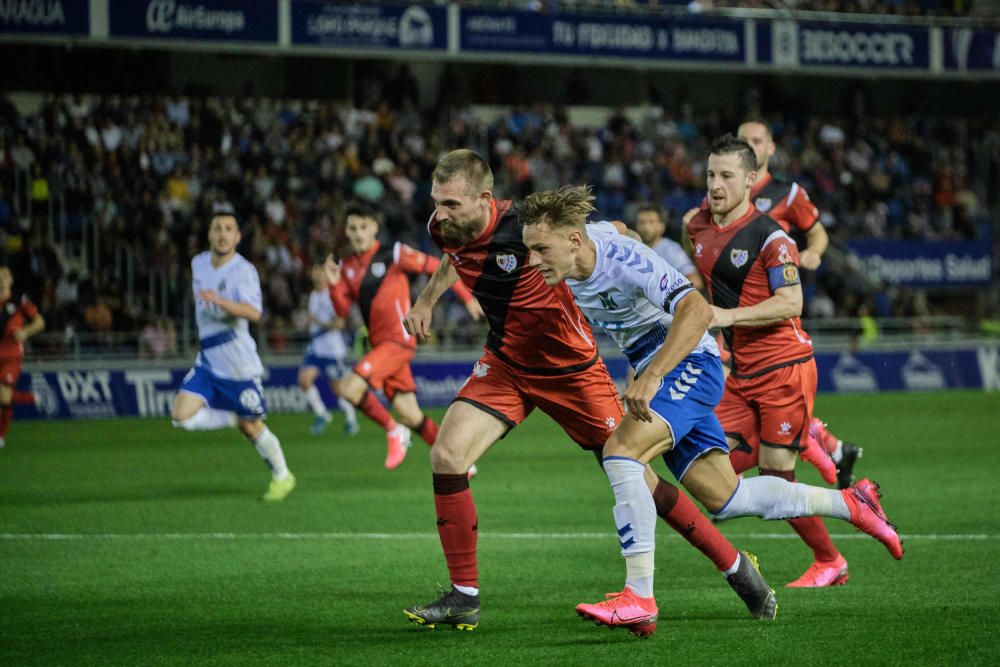 Partido de Liga CD Tenerife y el Rayo Valllecano.