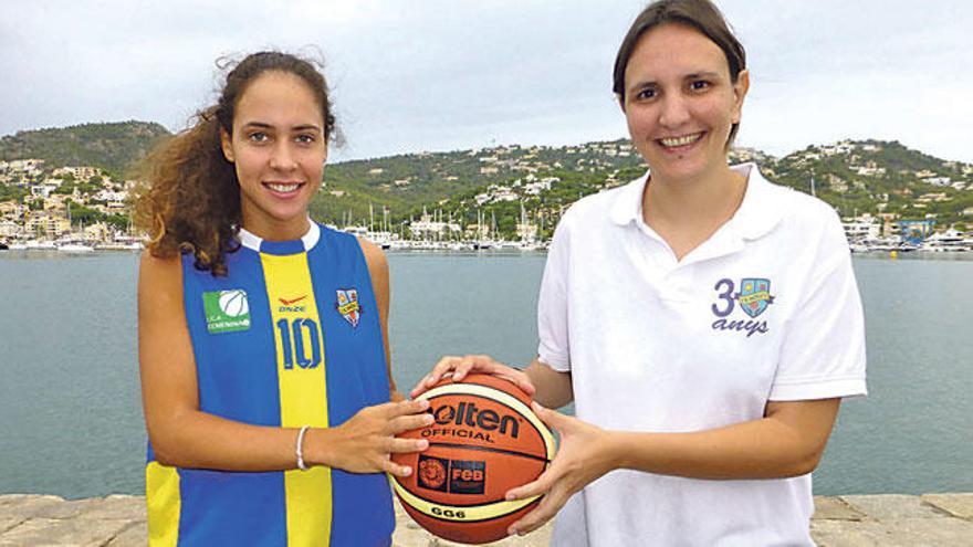 Neus Amengual posa ayer con la entrenadora Trini Bou.