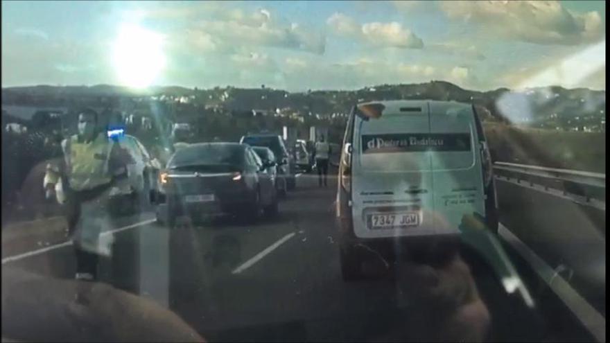 Heridos tres guardias civiles en Málaga tras embestir una furgoneta robada a su coche patrulla