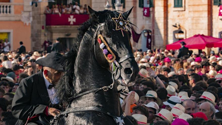 13.000 mallorquines viajarán a Menorca por Sant Joan, un 13 % menos que en 2025, según Aviba