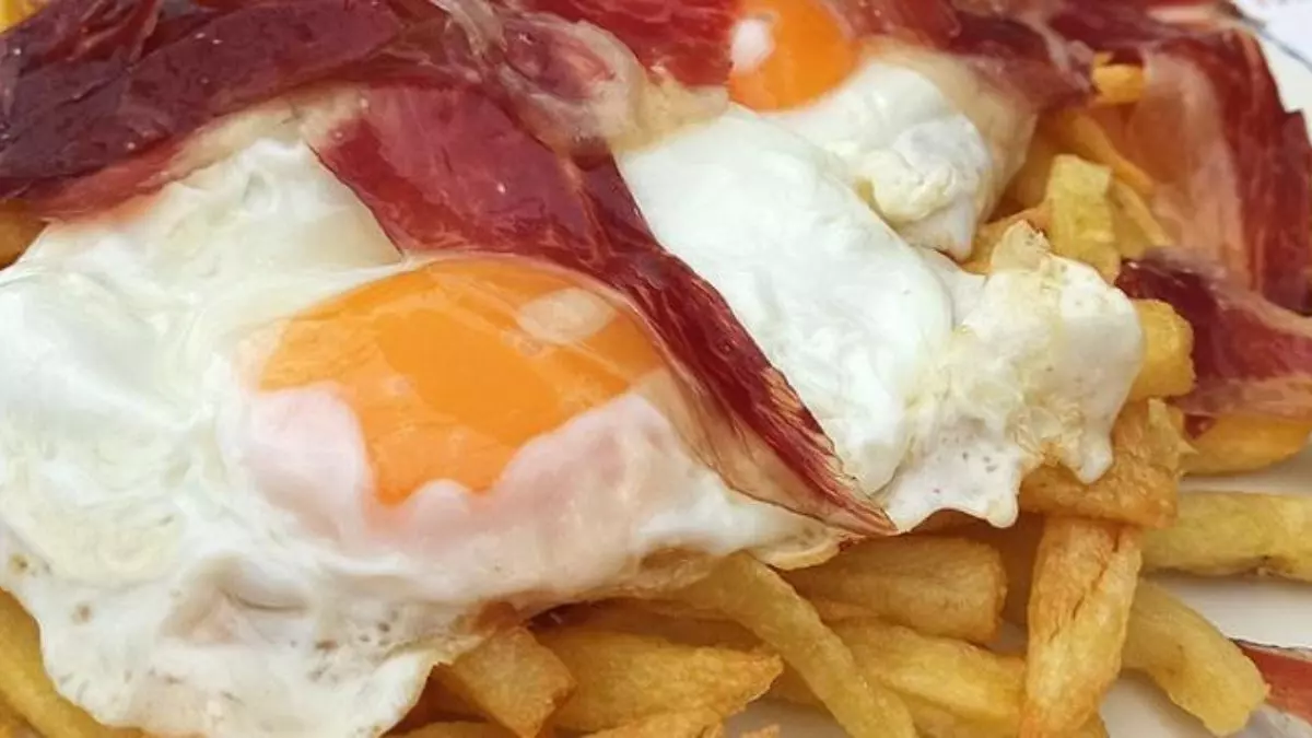 Esta es la nueva forma de hacer los huevos fritos: la receta más saludable y ligera