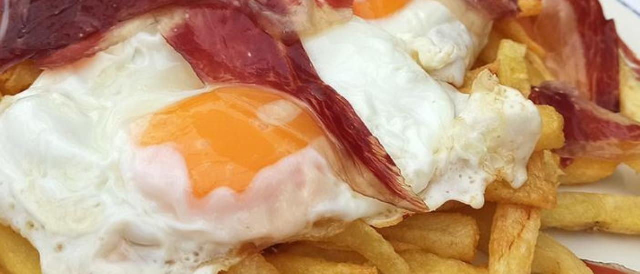 Esta es la nueva forma de hacer los huevos fritos: la receta más saludable y ligera