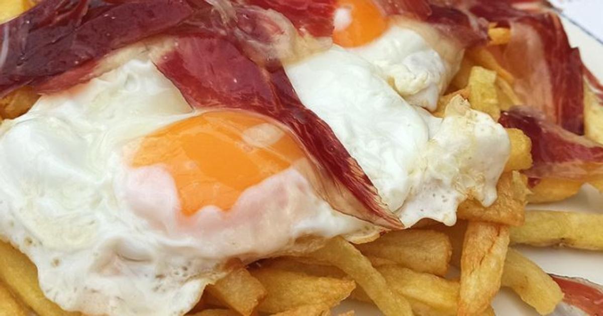 Esta es la nueva forma de hacer los huevos fritos: la receta más saludable y ligera