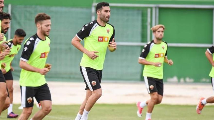 El delantero catalán Benja, ayer por la tarde, en el entrenamiento del equipo franjiverde.