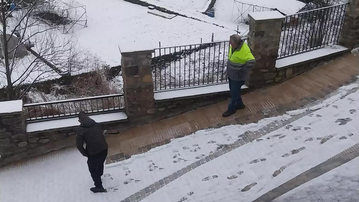 Limpieza de calles en la Pobla de Lillet