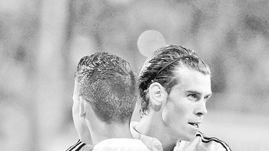 Bale y James, en un partido de la pasada temporada. Foto Reuters