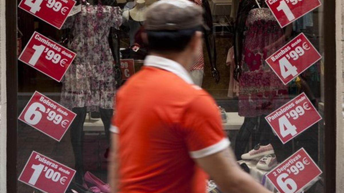 Un escaparate el primer día de rebajas, en Barcelona.