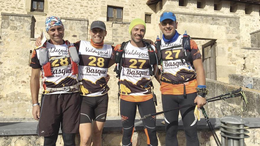 Los integrantes de Cornelios Riders que compitieron en la Basque Expedition Race. // FdV