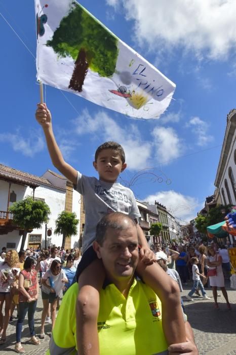 Subida de la bandera de las fiestas del Pino