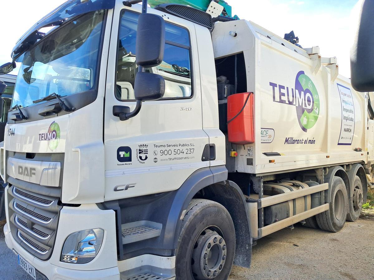 Un camión de recogida de basura de Teumo