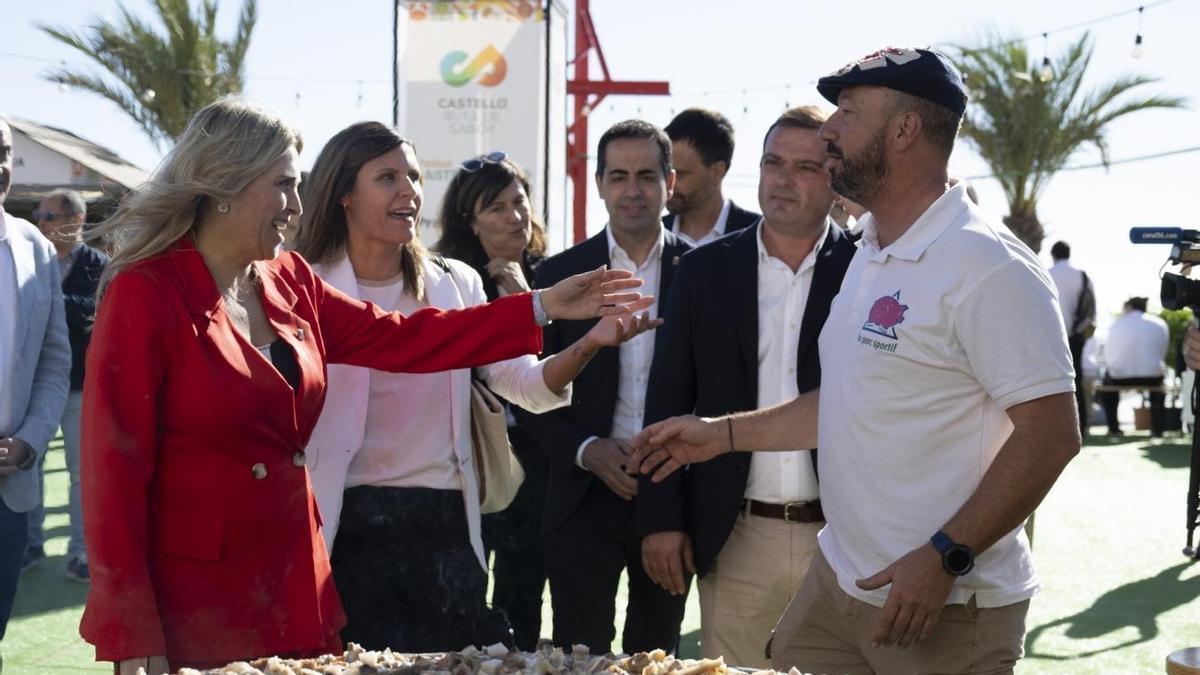 La presidenta de la Diputación, Marta Barrachina, y los vicepresidentes en la segunda edición del festival en Vinaròs.