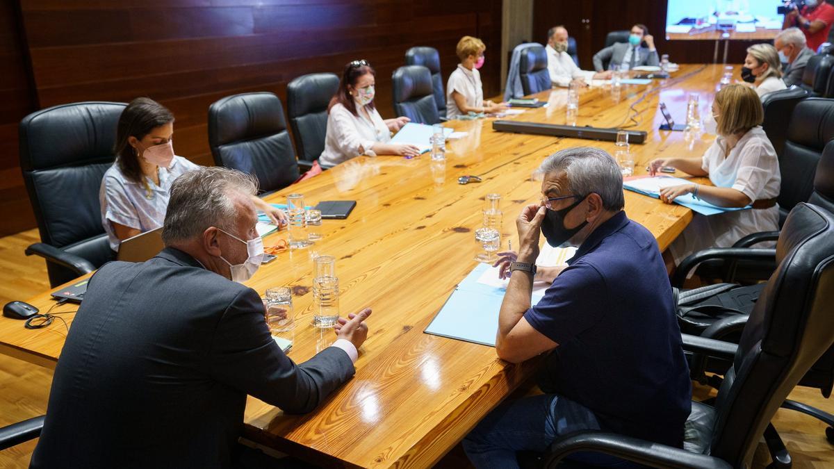 Reunión del Consejo de Gobierno en Santa Cruz de Tenerife este jueves.