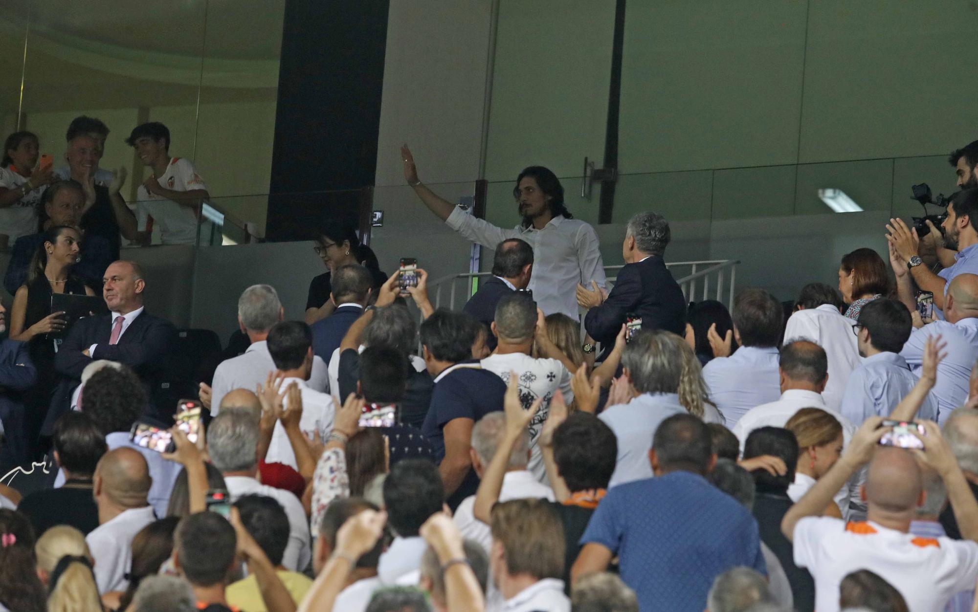 Cavani llega a València