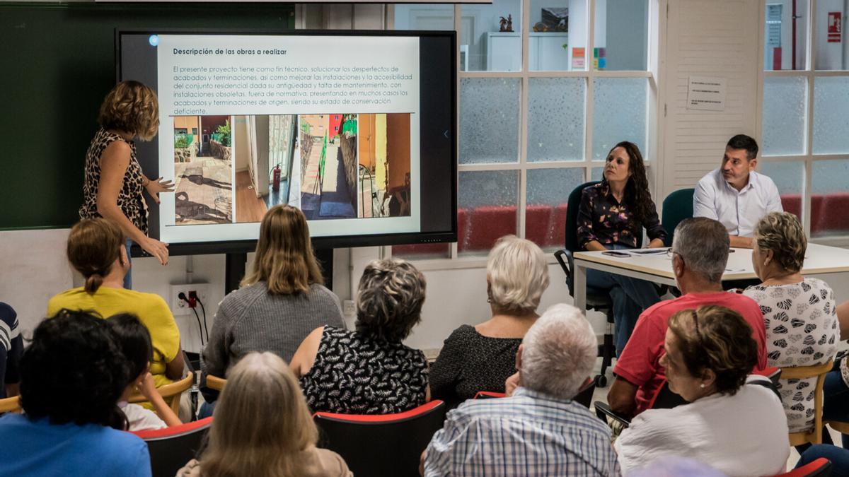 Técnico de vivienda explica los pormenores del proyecto