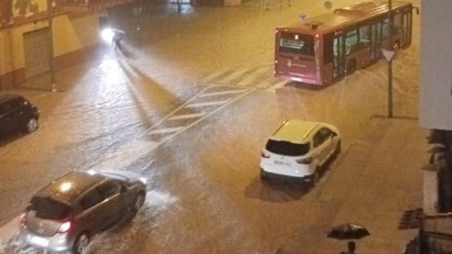Las lluvias descargan con fuerza en Alzira